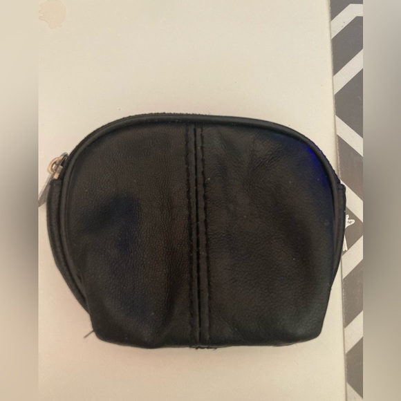 unbranded Handbags - Chic Black Women's Cosmetic Pouch